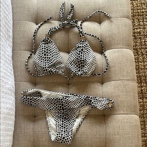 Vix Paulahermanny Size S  Bathing suit Chic Black and White Patterned Bikini